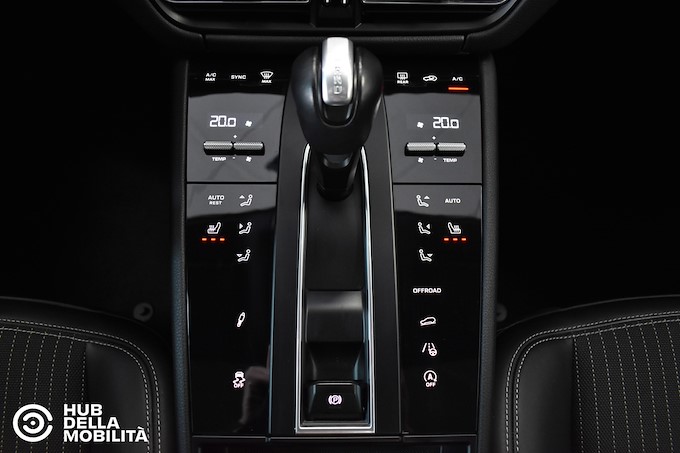 PORSCHE Macan 2.0 T